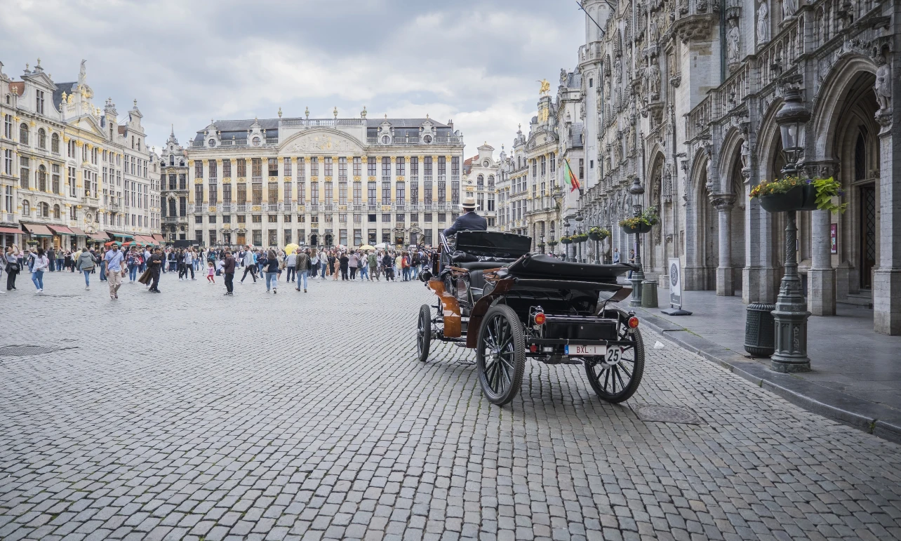 Comme beaucoup d’inventions majeures, la paternité de la voiture électrique fait débat.